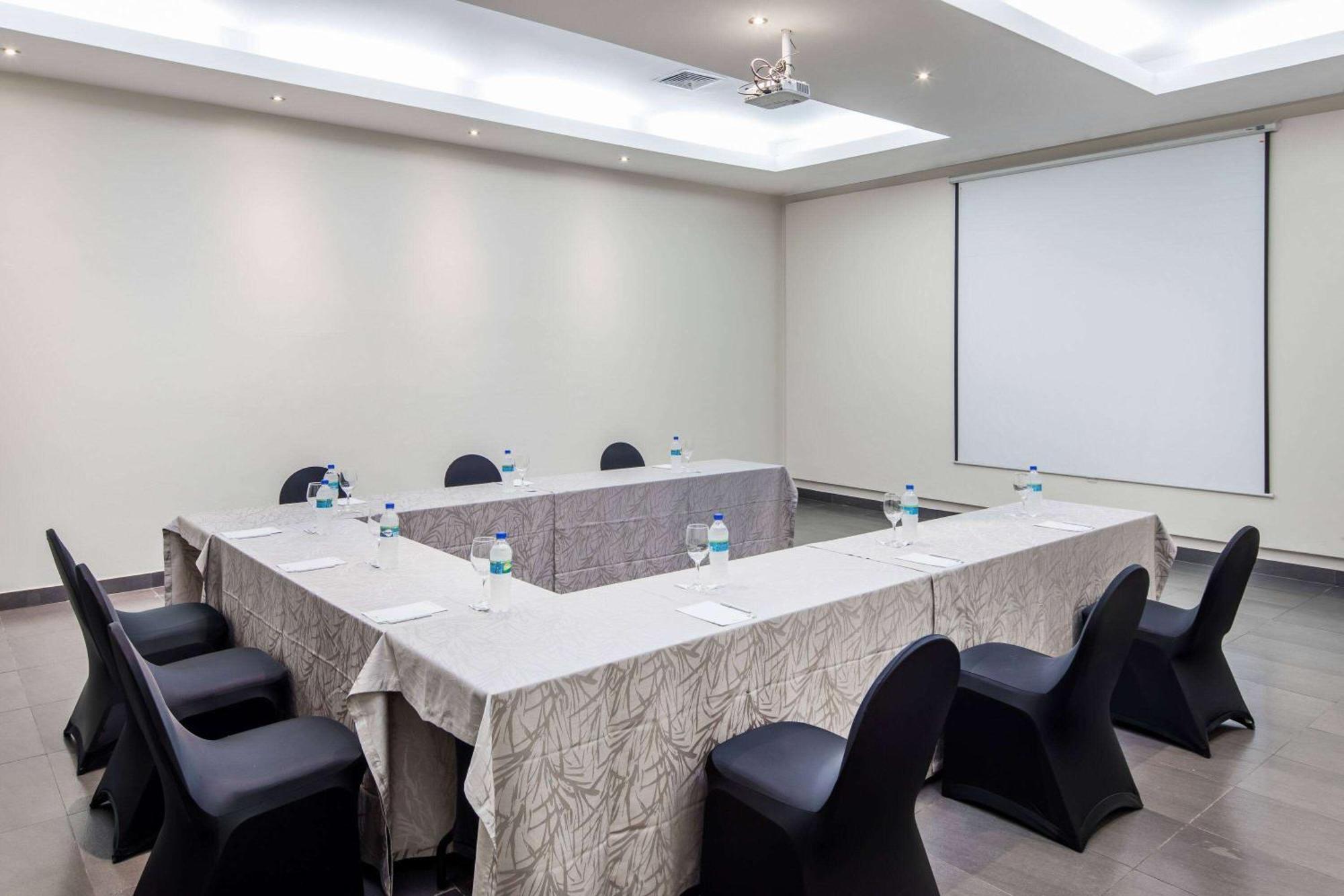 Wyndham Garden Guayaquil Otel Dış mekan fotoğraf