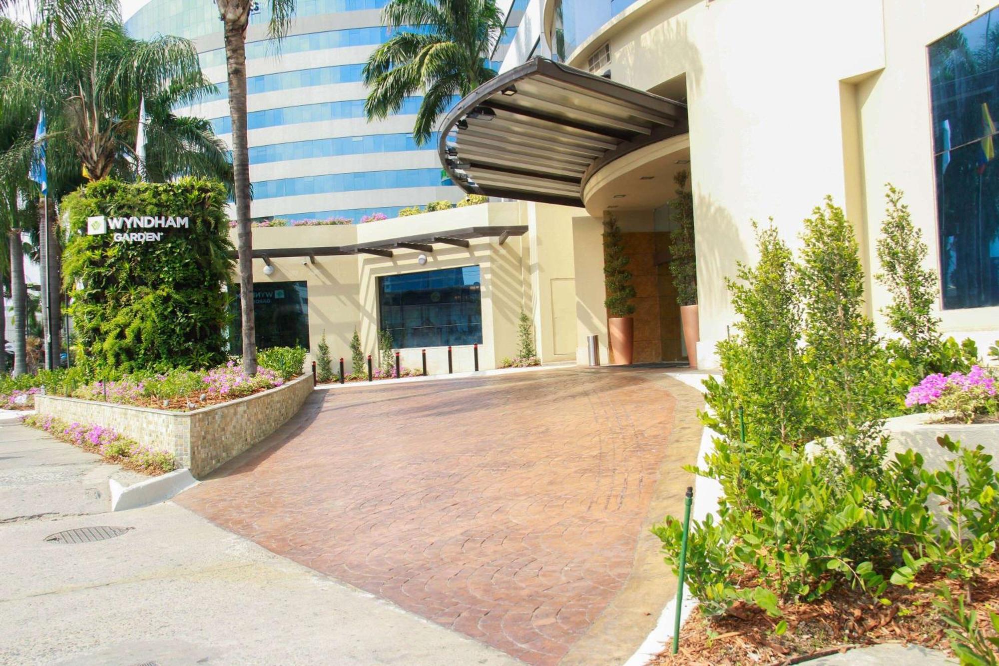 Wyndham Garden Guayaquil Otel Dış mekan fotoğraf