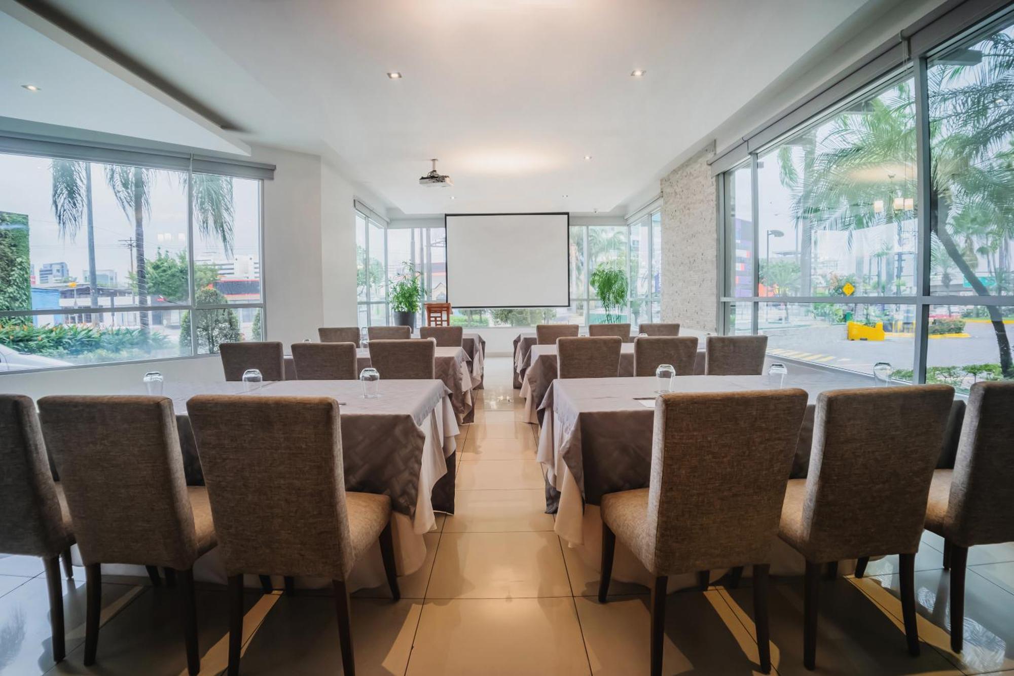 Wyndham Garden Guayaquil Otel Dış mekan fotoğraf
