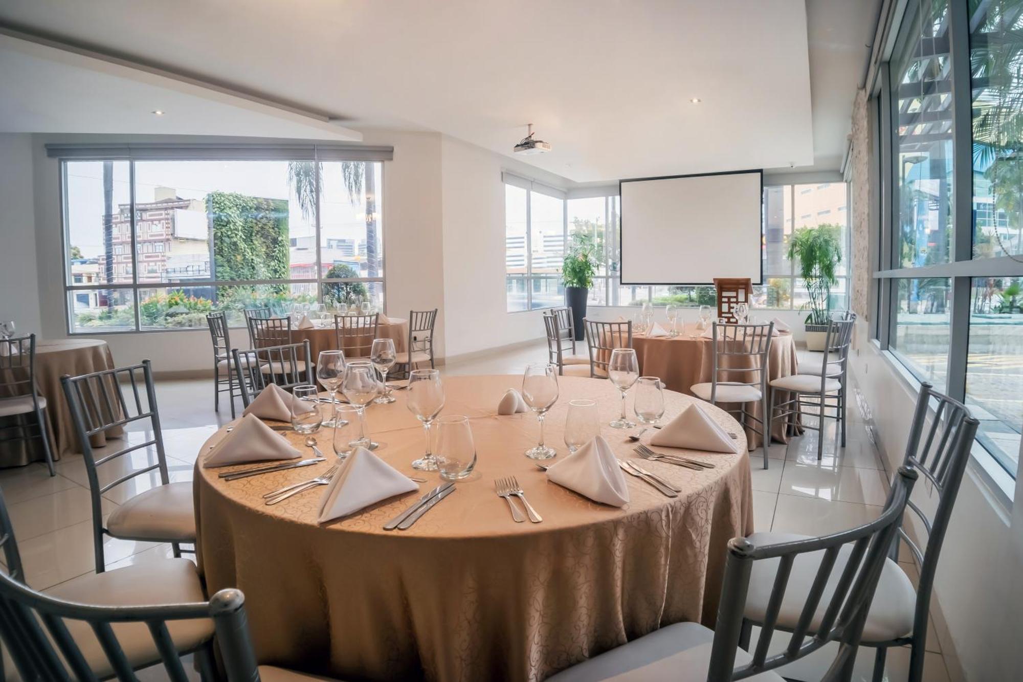 Wyndham Garden Guayaquil Otel Dış mekan fotoğraf