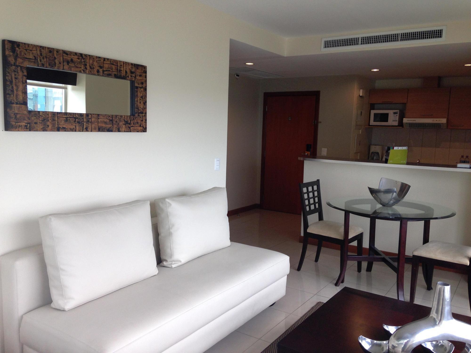 Wyndham Garden Guayaquil Otel Dış mekan fotoğraf